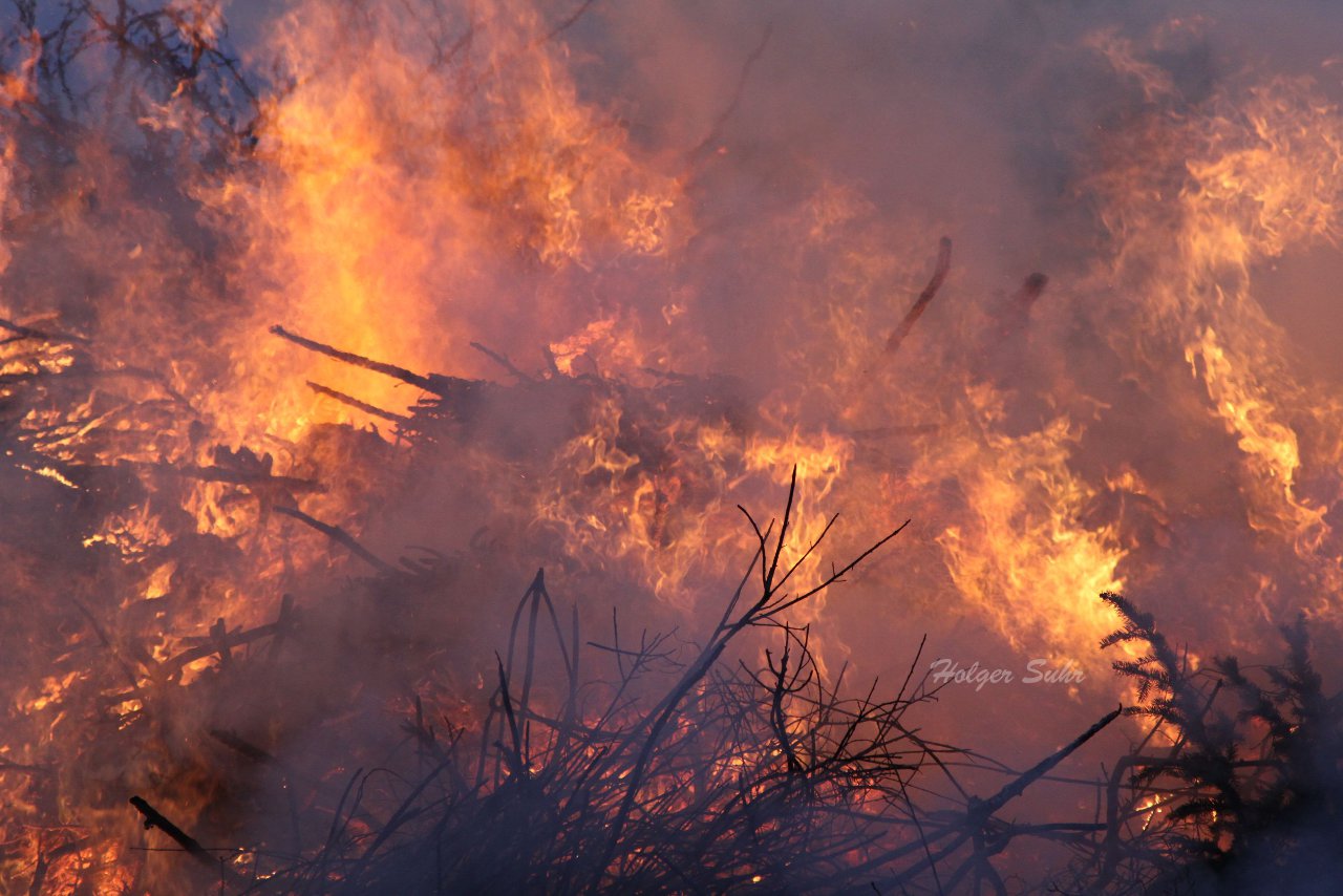 Bild 31 - Osterfeuer 2012